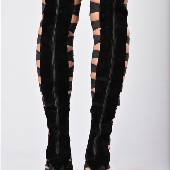 Sexy Black Boots - Picture 2 of 3